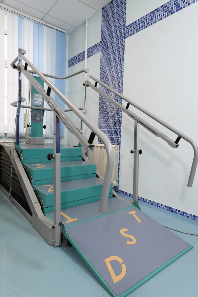 Комплекс реабилитации-Dynamic Stair Trainer 8000 | Клинический Институт Мозга